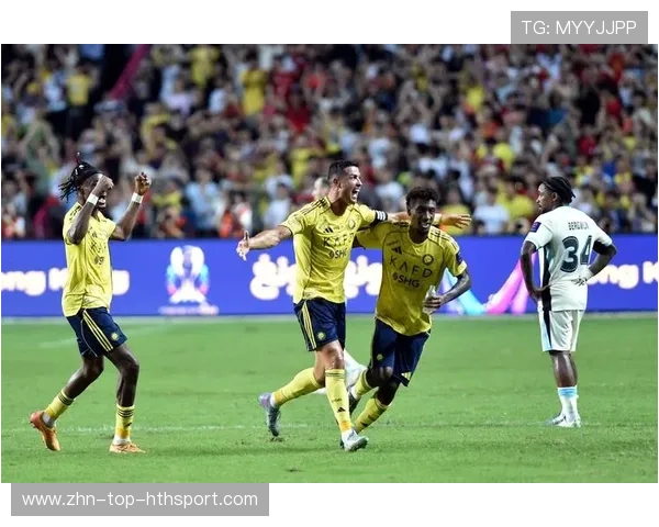 利雅得胜利边路传中，C罗跑位精准